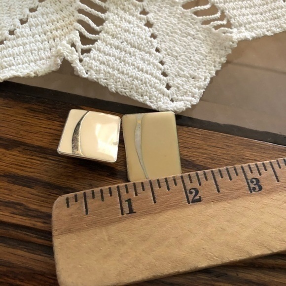 Vintage Clip On Earrings - Picture 3 of 3